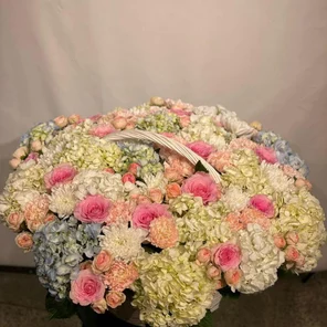 Пышная корзина для памятных моментов