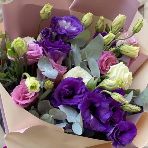 Эустомы с эвкалиптом