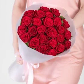 25 Красных Роз Ред Наоми (50 см)